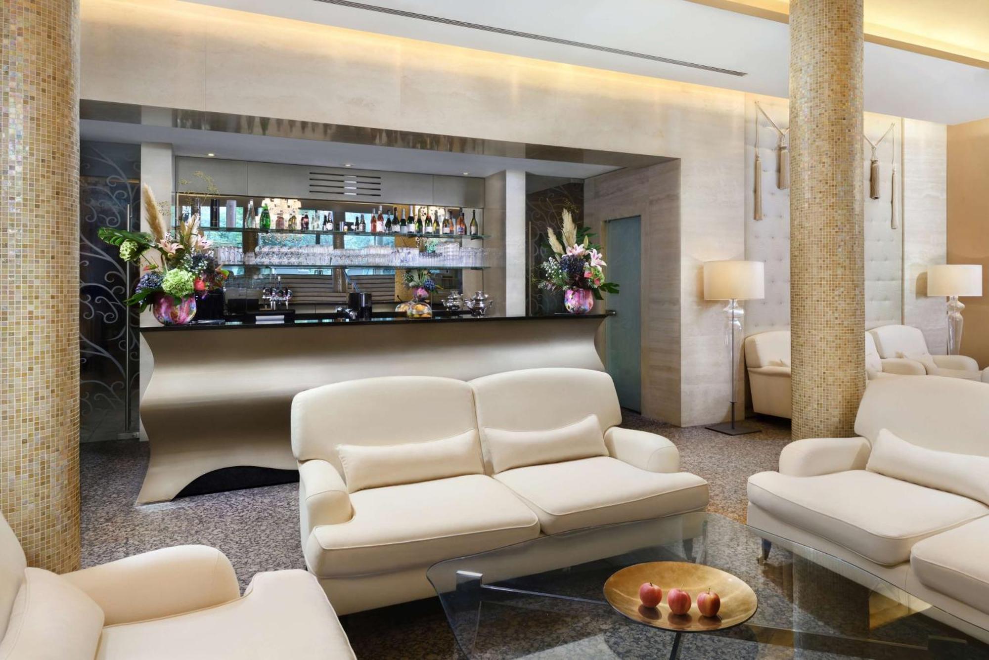 Grand Hotel Kempinski High Tatras Strbske Pleso Exterior photo Lobby