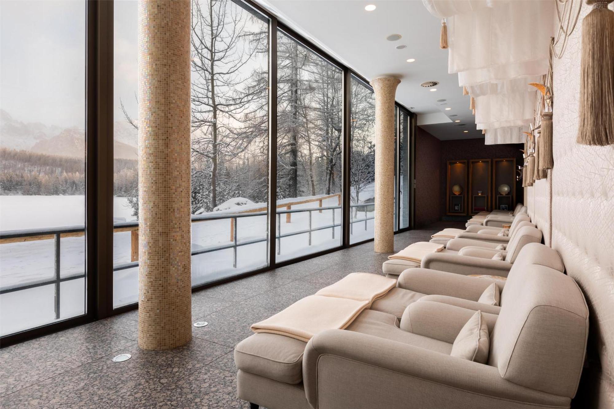 Grand Hotel Kempinski High Tatras Strbske Pleso Exterior photo